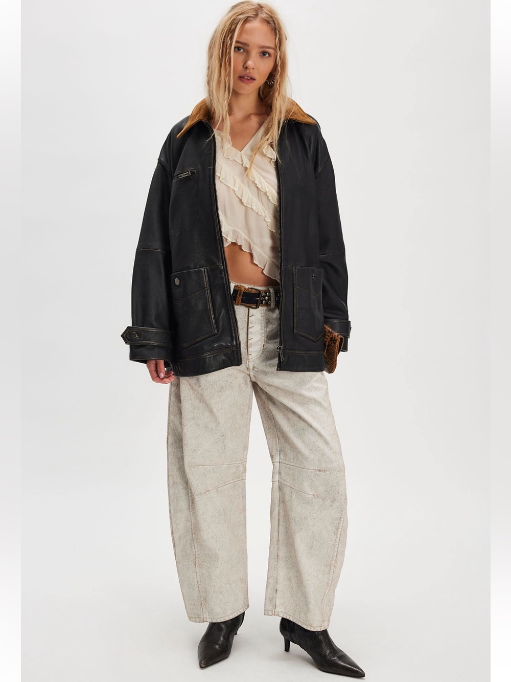 NWT FREE PEOPLE WE THE FREE GOOD LUCK COATED BARREL JEANS 🔥 - Picture 4 of 7